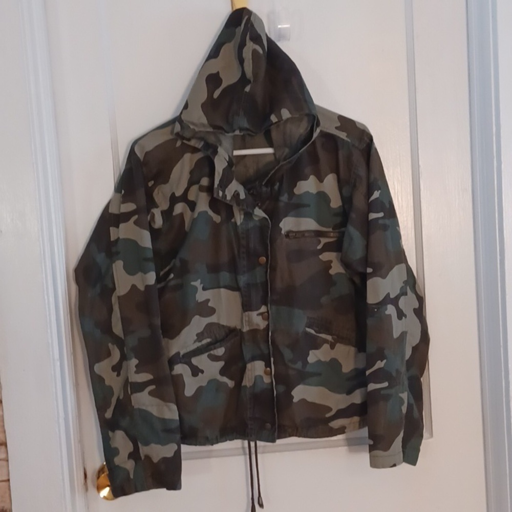Camo jacket women's size medium rue 21